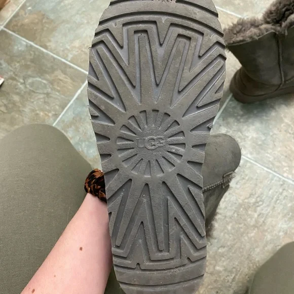 Bailey Button Uggs - Picture 4 of 5